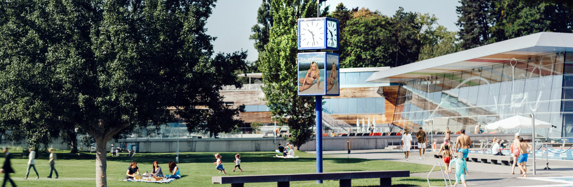 Großuhr in der Konstanzer Therme am Bodensee